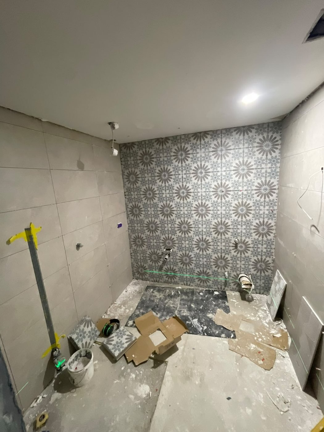 Patterned Bathroom Feature — decorative feature wall with large-format surrounds, Subiaco, WA